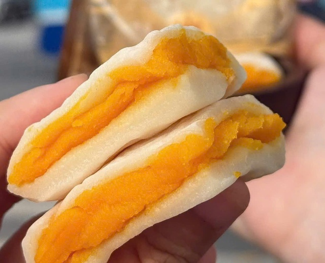 Người trẻ nói gì về bánh dẻo Trung thu hot trend đang gây bão?  - Ảnh 1.