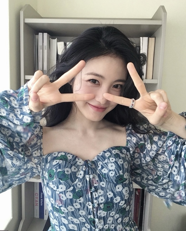 Học lỏm thời trang mùa thu từ Shin Ye Eun, nàng thơ Trăm mảnh ký ức  - Ảnh 6.