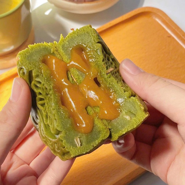 Người trẻ nói gì về bánh dẻo Trung thu hot trend đang gây bão?  - Ảnh 5.