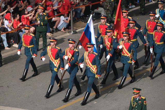 LIVE: Vietnam stages military parade to mark 80th National Day - Ảnh 3.