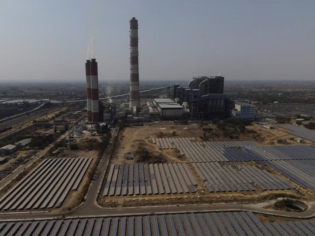 India cuts fossil electricity output as clean generation hits new peak- Ảnh 1. India cuts fossil electricity output as clean generation hits new peak- Ảnh 1.