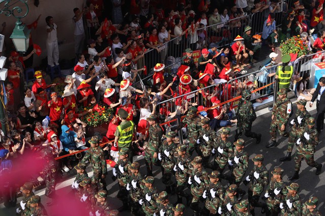 LIVE: Vietnam stages military parade to mark 80th National Day - Ảnh 5.