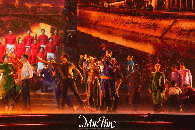 Bất kể trời mưa, khán giả, nghệ sĩ vẫn 'cháy hết mình' với Ánh sao độc lập - Ảnh 4.