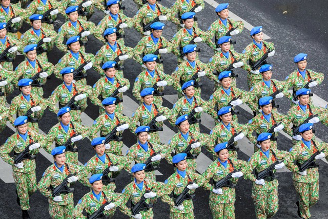 LIVE: Vietnam stages military parade to mark 80th National Day - Ảnh 4.