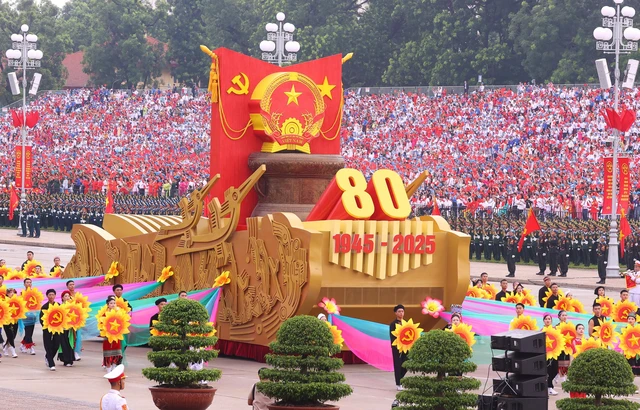 ផ្សាយផ្ទាល់៖ ក្បួនដង្ហែអបអរសាទរខួបលើកទី៨០ នៃទិវាបុណ្យជាតិ ថ្ងៃទី០២ ខែកញ្ញា - រូបថត ១.