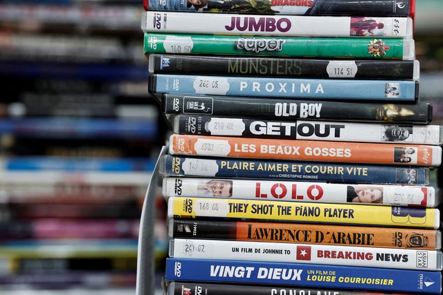 Paris DVD rental store in last stand against streaming giants - Ảnh 2.