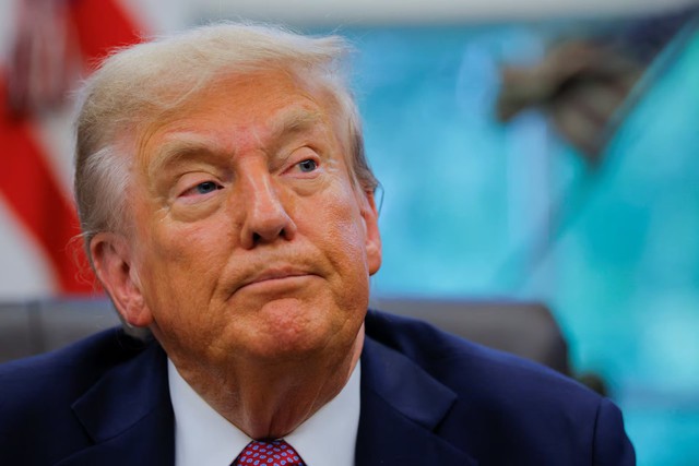 Trump to impose $100,000 fee per year for H-1B visas, in likely blow to tech - Ảnh 2. Trump to impose $100,000 fee per year for H-1B visas, in likely blow to tech - Ảnh 2.