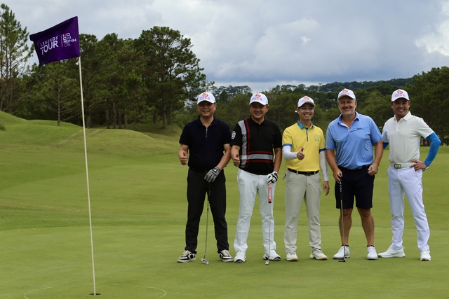 Unique team format adds energy to Vietnam Legends Championship golf tournament - Ảnh 2. Unique team format adds energy to Vietnam Legends Championship - Ảnh 2.