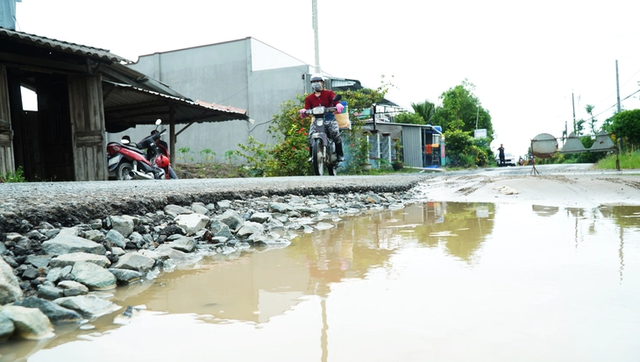 Road upgrade project in Vietnam’s Ca Mau incomplete after 6 years - Ảnh 3.