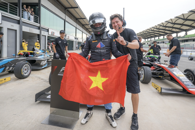 17-year-old Vietnamese of British descent makes history for Vietnamese motorsport  - Ảnh 2.