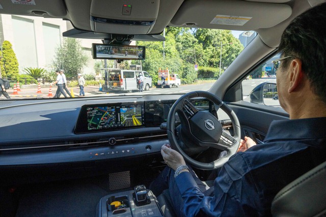 Nissan unveils hands-free driving tech for urban areas - Ảnh 1.