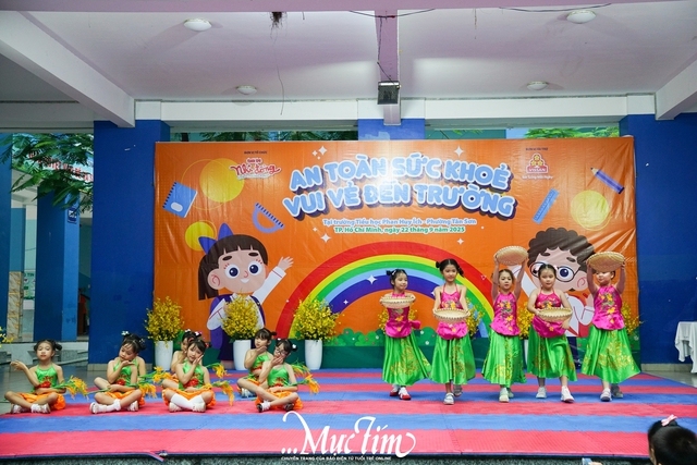 Học sinh Trường tiểu học Phan Huy Ích say mê khám phá thế giới dinh dưỡng - Ảnh 2.