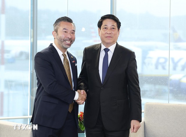 Top Vietnamese leader meets Oregon state lawmakers during US trip- Ảnh 1.