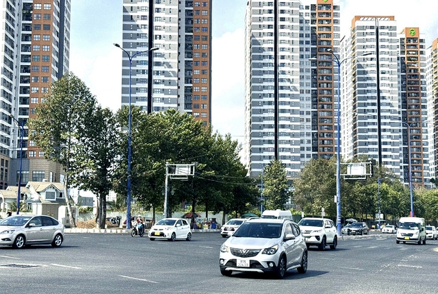 Ho Chi Minh City to build dedicated bicycle lanes on Mai Chi Tho Boulevard- Ảnh 1.