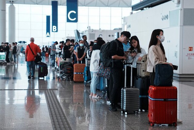 Hong Kong airport to shut for 36 hours due to typhoon Ragasa- Ảnh 1.
