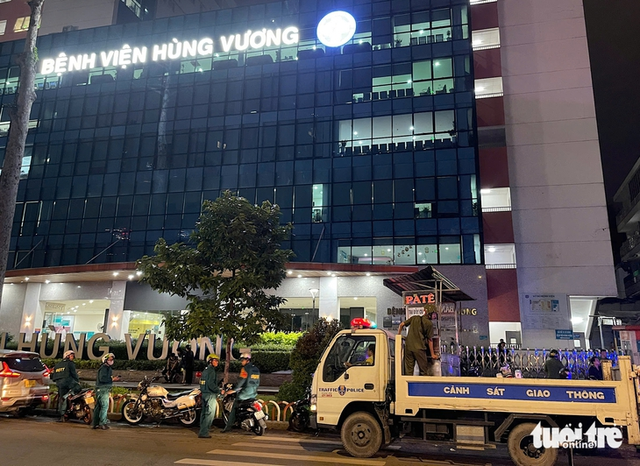Ho Chi Minh City cracks down on sidewalk encroachment at major hospitals - Ảnh 5.