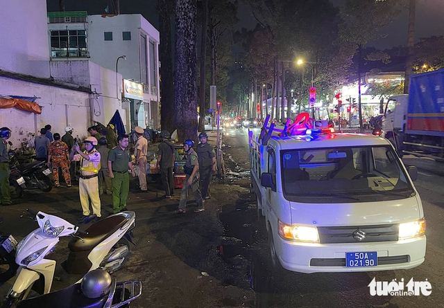 Ho Chi Minh City cracks down on sidewalk encroachment at major hospitals - Ảnh 7.