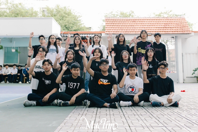 Teen Trường THPT Nguyễn Thái Bình thi nhảy dân vũ trong giờ ra chơi không điện thoại - Ảnh 2.