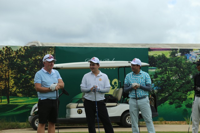 Vietnamese golfers grateful for chance to play with legends at Vietnam Legends Championship- Ảnh 3. Vietnamese golfers grateful for chance to play with legends at Vietnam Legends Championship- Ảnh 3.