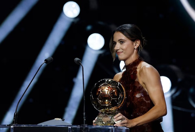 PSG's Dembele, Barca's Bonmati win Ballon d'Or awards in Paris - Ảnh 4.
