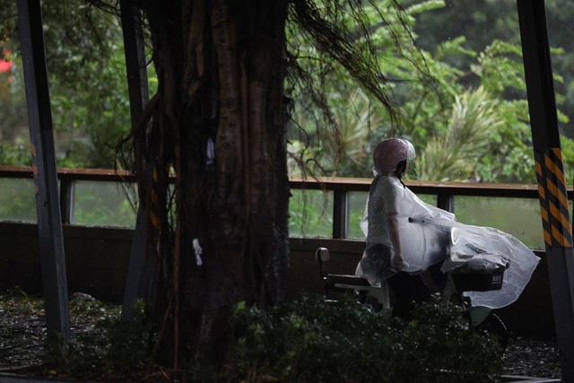 Super Typhoon Ragasa lashes Hong Kong, death toll climbs in Taiwan- Ảnh 5.
