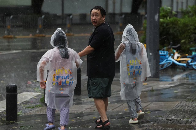 Super Typhoon Ragasa lashes Hong Kong, death toll climbs in Taiwan- Ảnh 4.