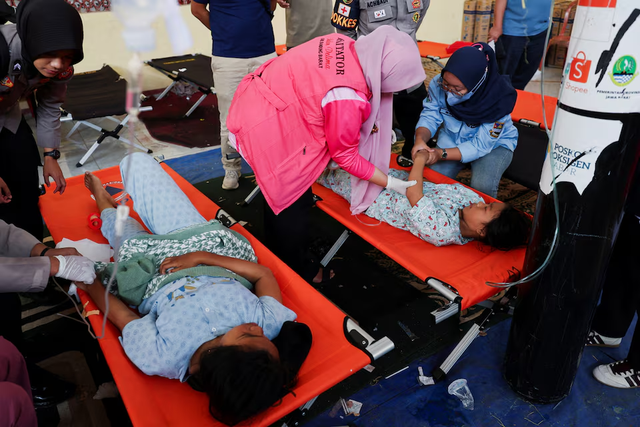 Over 1,000 Indonesians sick from school meals in more food poisoning outbreaks - Ảnh 7.