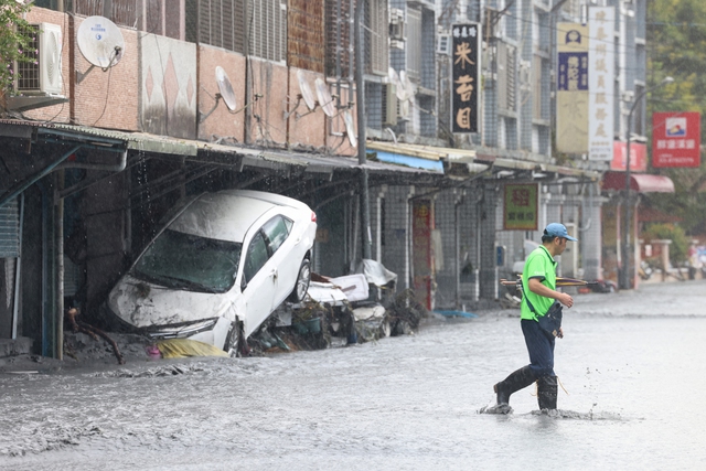 South China cleans up after powerful Typhoon Ragasa- Ảnh 6.