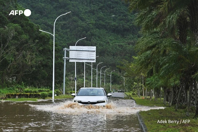 South China cleans up after powerful Typhoon Ragasa- Ảnh 9.