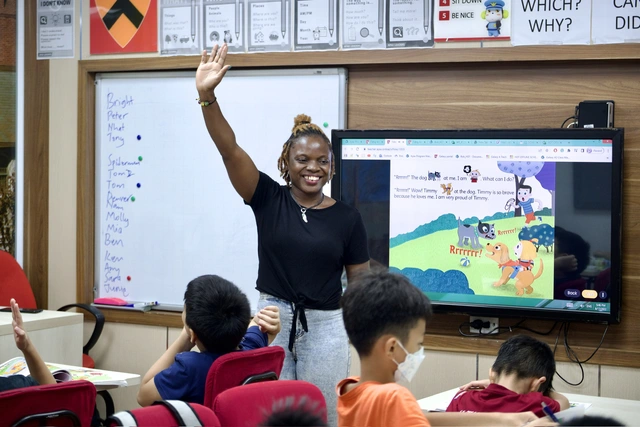 Ho Chi Minh City warns language centers over teacher quality, especially foreign hires- Ảnh 1.