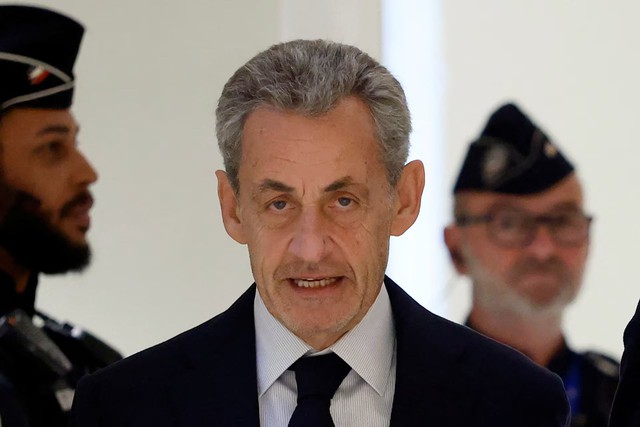 Former French President Sarkozy handed 5-year jail term in stunning downfall- Ảnh 1.
