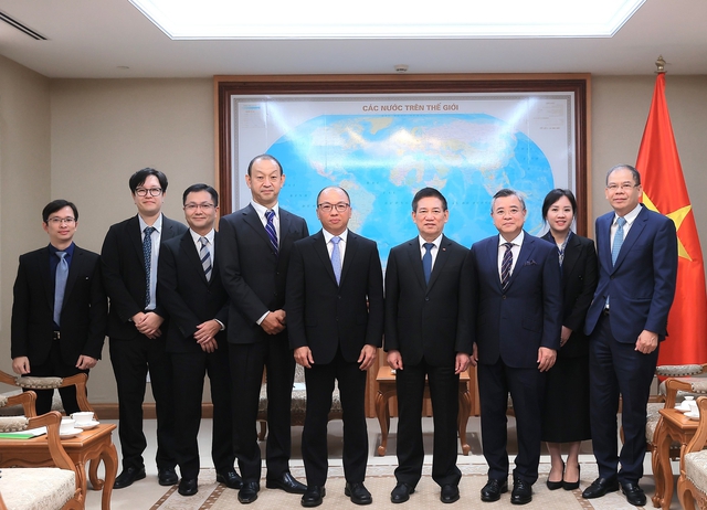 Vietnam deputy PM meets Toyota Asia chief, urges expanded investment - Ảnh 4.