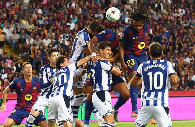 Lamine Yamal tái xuất, Barcelona vươn lên dẫn đầu La Liga - Ảnh 2.