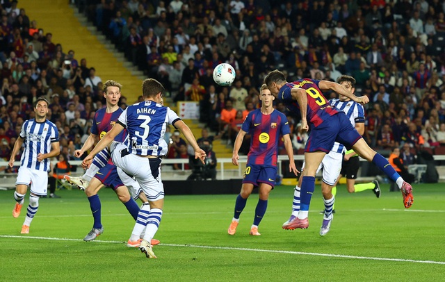 Lamine Yamal tái xuất, Barcelona vươn lên dẫn đầu La Liga - Ảnh 3.