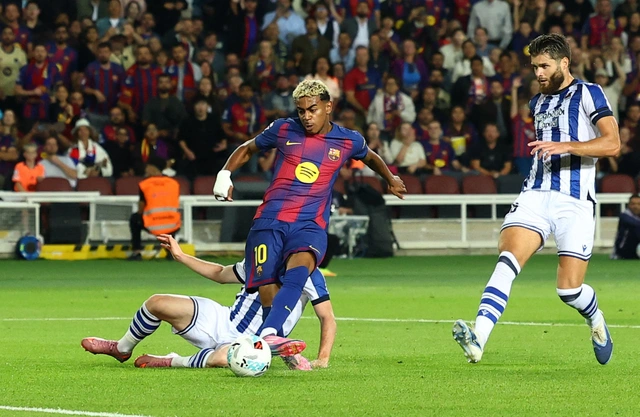 Lamine Yamal tái xuất, Barcelona vươn lên dẫn đầu La Liga - Ảnh 1.
