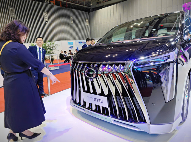 Imported cars flood Vietnam as auto market braces for Tet holiday- Ảnh 1. Imported cars flood Vietnam as auto market braces for Tet holiday- Ảnh 1.