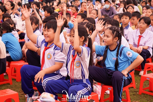 Trung thu mơ ước 2025: lay động câu chuyện của những bạn nhỏ giàu nghị lực - Ảnh 8.