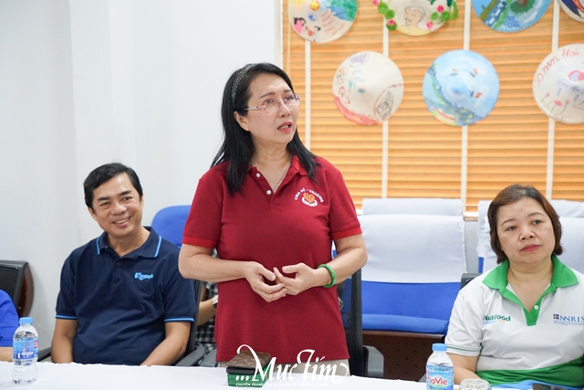 Trung thu mơ ước 2025: ấm áp niềm vui tại làng Hòa Bình - Ảnh 2.