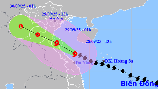 Storm Bualoi batters central Vietnam, set to expand northward 
- Ảnh 1.