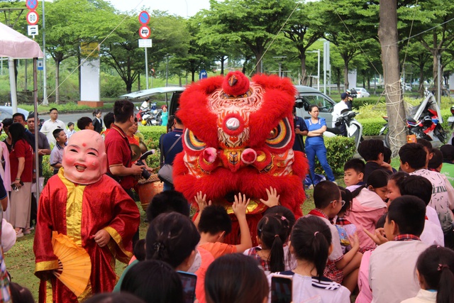 Sáng nay (28-9), 565 bạn nhỏ TP.HCM vui Trung thu mơ ước - Ảnh 5.