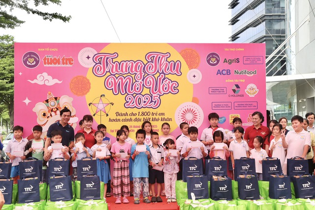 Sáng nay (28-9), 565 bạn nhỏ TP.HCM vui Trung thu mơ ước - Ảnh 7.