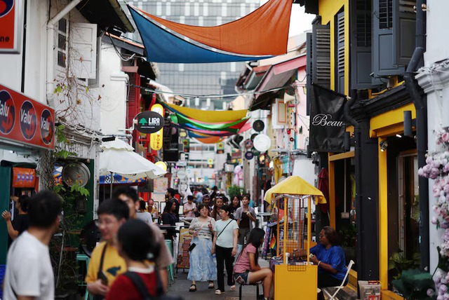 Singapore population hits record 6.11 million, driven by foreign workers- Ảnh 1.