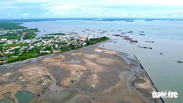 Drone photos of Can Gio sea reclamation urban area project in Ho Chi Minh City nearly 6 months after groundbreaking - Ảnh 4.