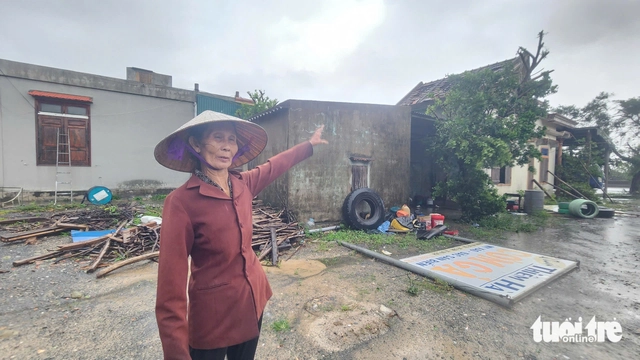 Bão Bualoi: Tường sập, cây đổ, lở đường và mưa ngập - Ảnh 1.