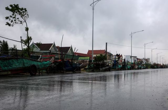 Two dead and 17 missing as Typhoon Bualoi hits Vietnam
- Ảnh 2.