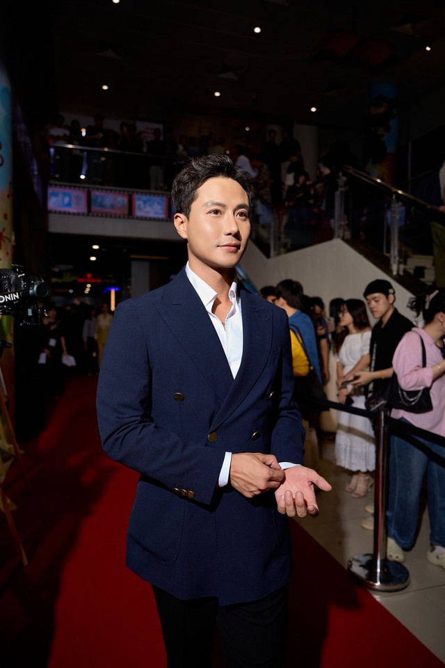 Cảnh vệ điển trai của Tử chiến trên không kể chuyện đóng phim cùng thần tượng - Ảnh 1.