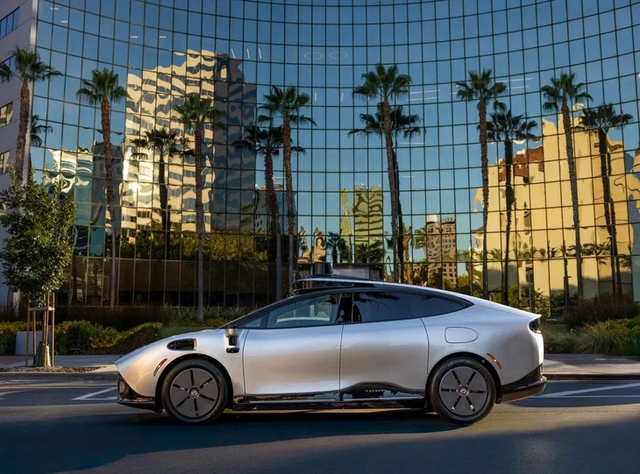 Vietnam’s VinFast partners with Tensor to produce fully autonomous EVs - Ảnh 1.