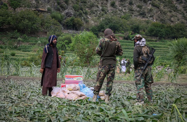 Afghanistan airdrops commandos to rescue earthquake survivors- Ảnh 2. Afghanistan airdrops commandos to rescue earthquake survivors- Ảnh 2.