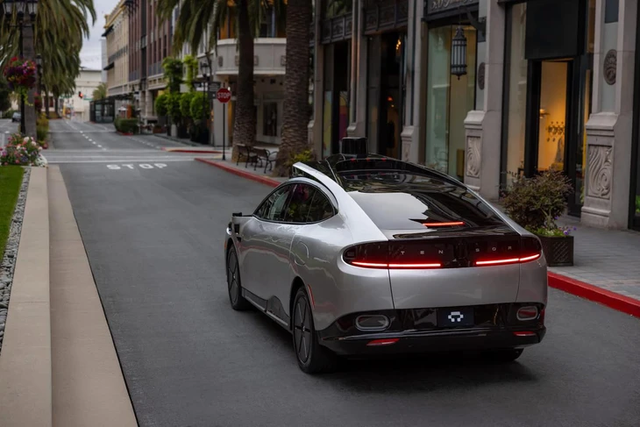 Vietnam’s VinFast partners with Tensor to produce fully autonomous EVs - Ảnh 4.