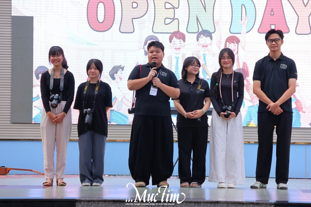Học sinh lớp 10 Trường THPT Thủ Đức sẵn sàng cho năm học mới rực rỡ- Ảnh 2.
